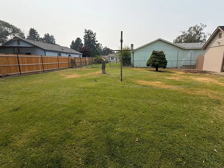 2410 Englewood Ave — Photo 31