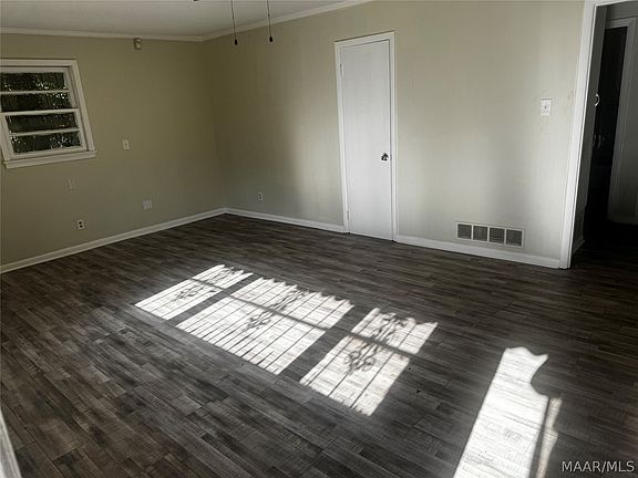 5th image of 611 Shepard St