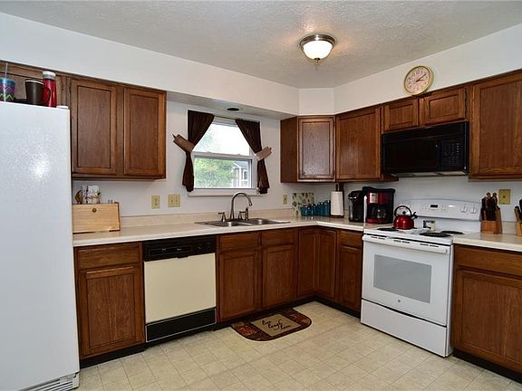3rd image of 7418 Rogers Dr