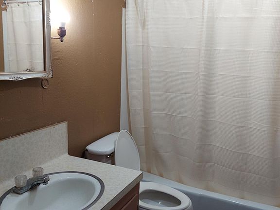 3rd image of 1717 Mary St