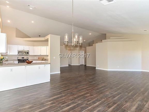4th image of 180 Beach Oak Ave