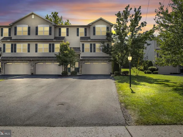 128 Old Schoolhouse Ln, Mechanicsburg, PA 17055