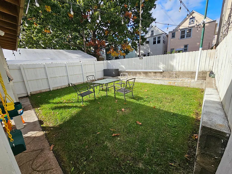 326 Hamilton St — Photo 10