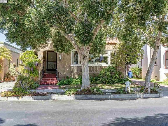 2nd image of 258 W Broadmoor Blvd
