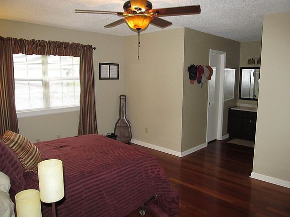 4th image of 1464 Goodwood Ct