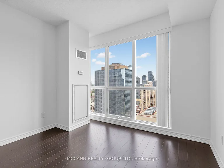 386 Yonge St #3015 — Photo 11