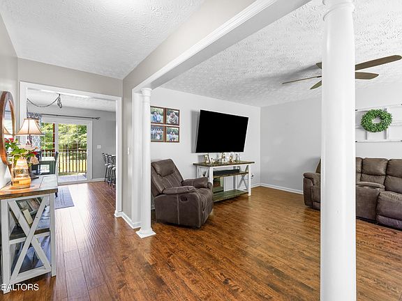 2nd image of 355 Eagle Bluff Rd