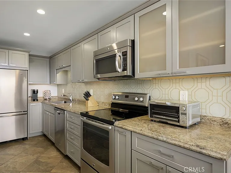 510 N Villa Ct — Photo 10