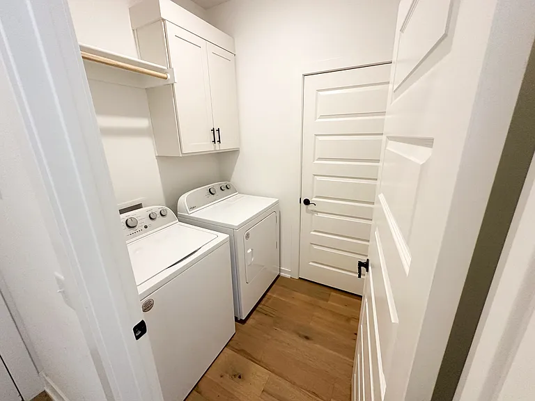 1246 W James St #2 — Photo 6