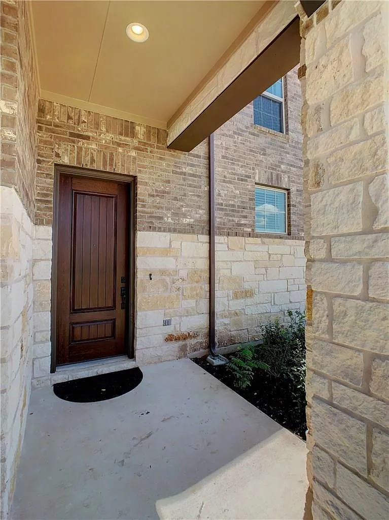 4 bed, 3.0 bath, 3002 sqft, $2,995 — Photo 3