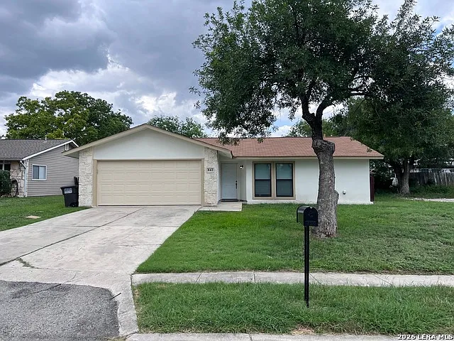 842 Saddlebrook Dr — Photo 1