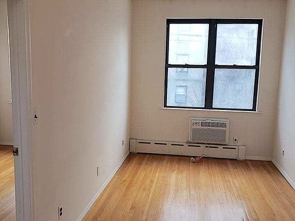 2nd image of 2905 21st Ave APT 2B