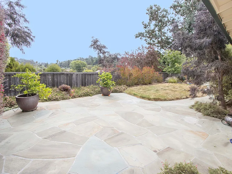 8 Azalea Dr — Photo 11