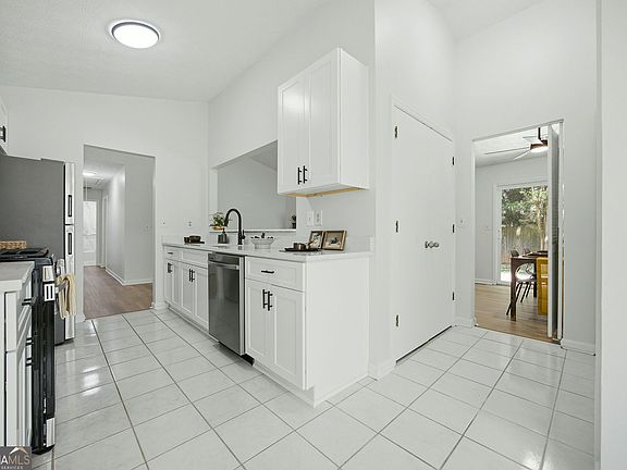 3rd image of 10855 Mortons Cir
