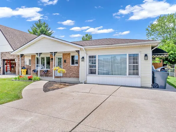 2 Earl Ct, Essex, ON N8M 3E1