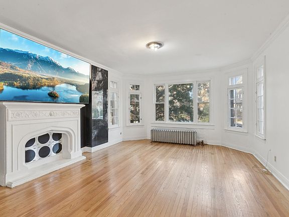 4th image of 8841 S Dante Ave