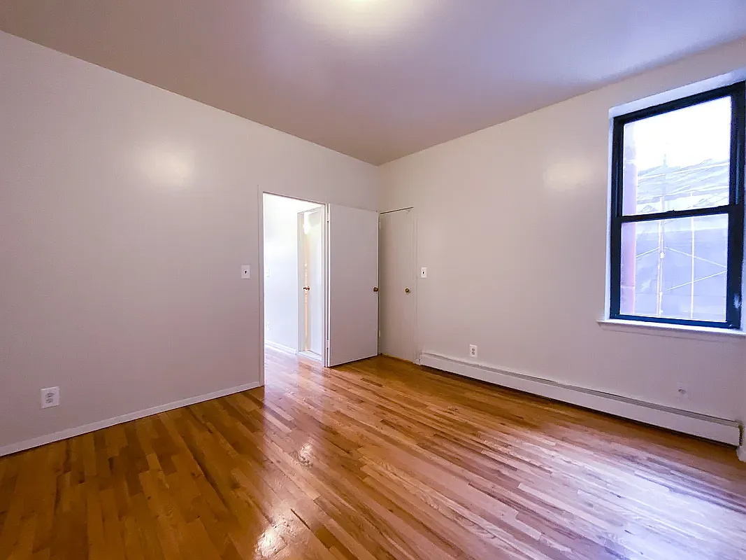 29 Avenue B — Photo 2