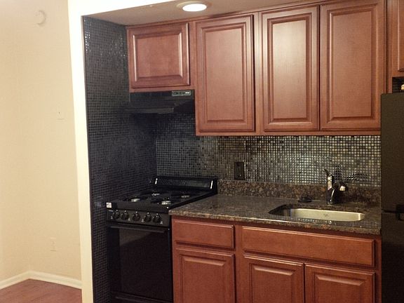 2nd image of 413 Pine St #10553341