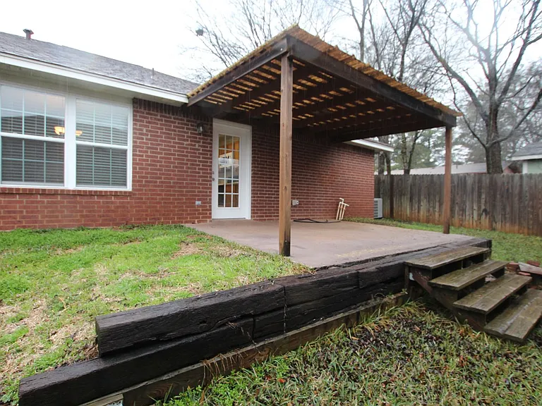 408 Redbud Cir — Photo 22