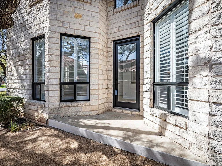 11 Treehaven Ln — Photo 3