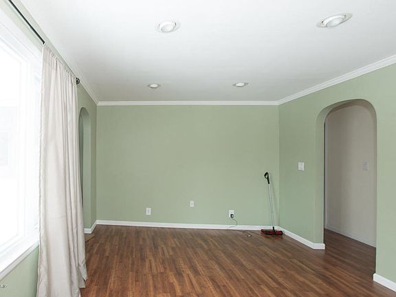4th image of 20 W Acacia Blvd