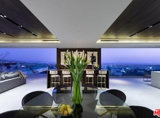 6902 Los Tilos Rd, Los Angeles, CA 90068