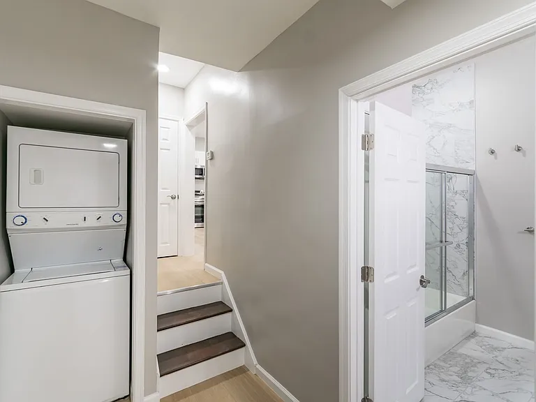 2827 W Girard Avenue — Photo 13