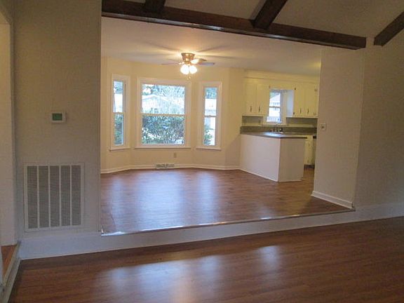 4th image of 225 Canaberry Cir