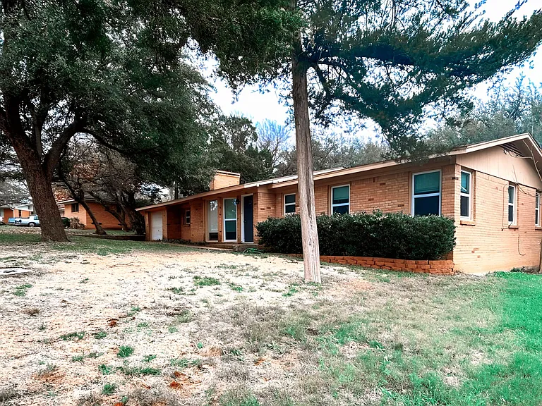301 Randle Dr — Photo 12