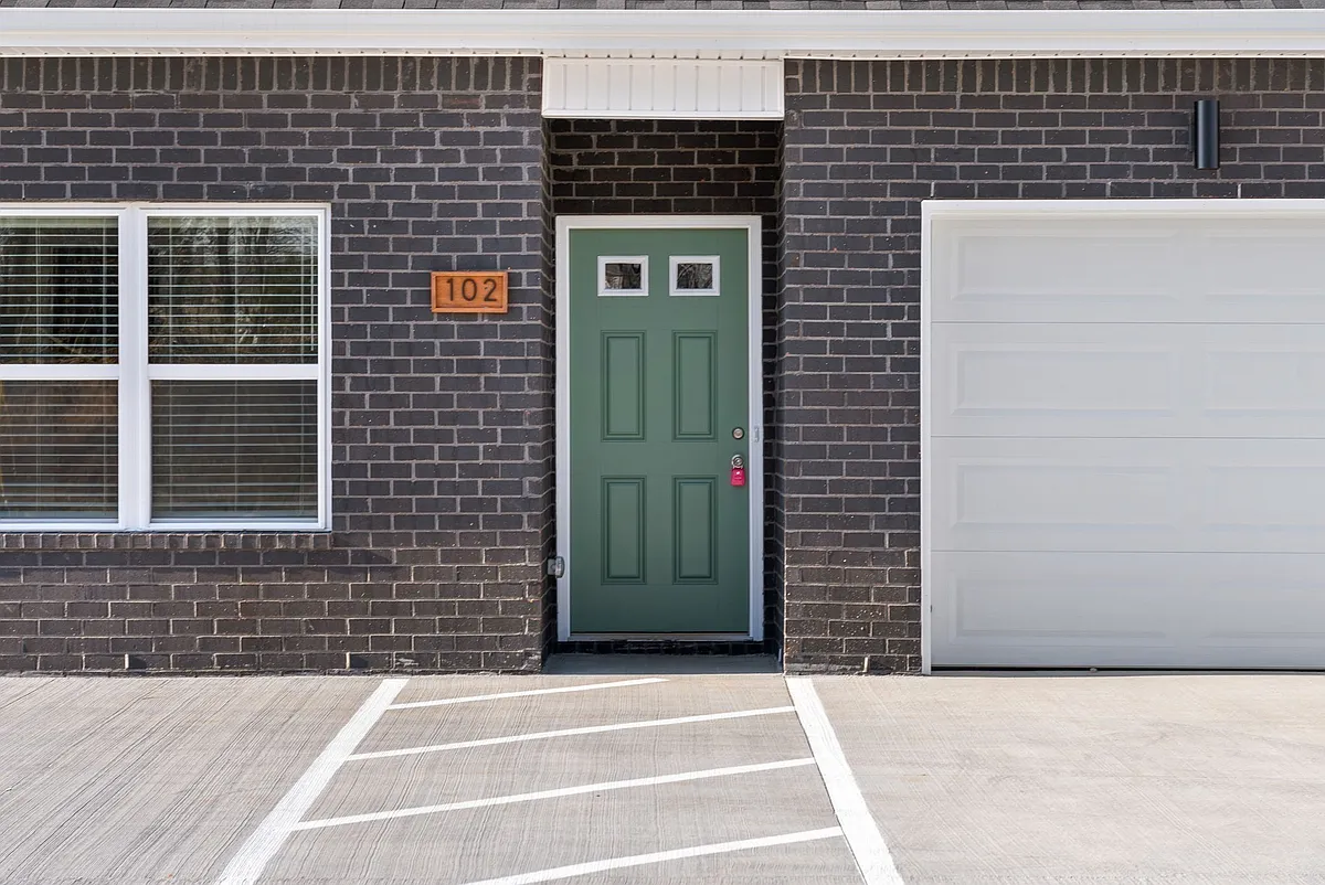 Building Photo - 760 Tracy Ln #D104