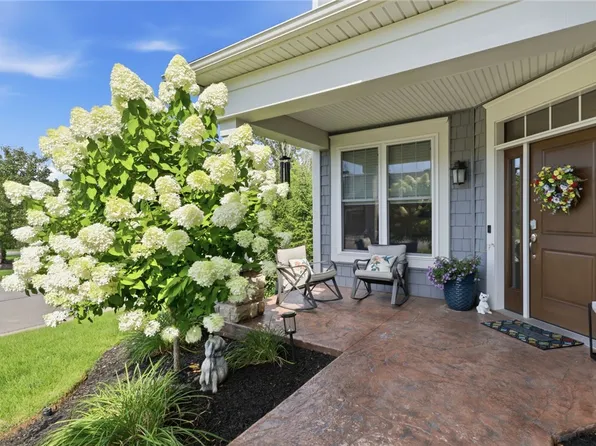35 Greenpoint Trl, Pittsford, NY 14534