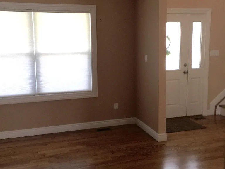 11 Charlotte Pl — Photo 37