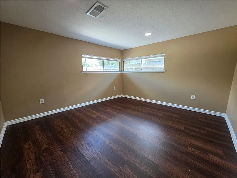 4105 Rutland St — Photo 8