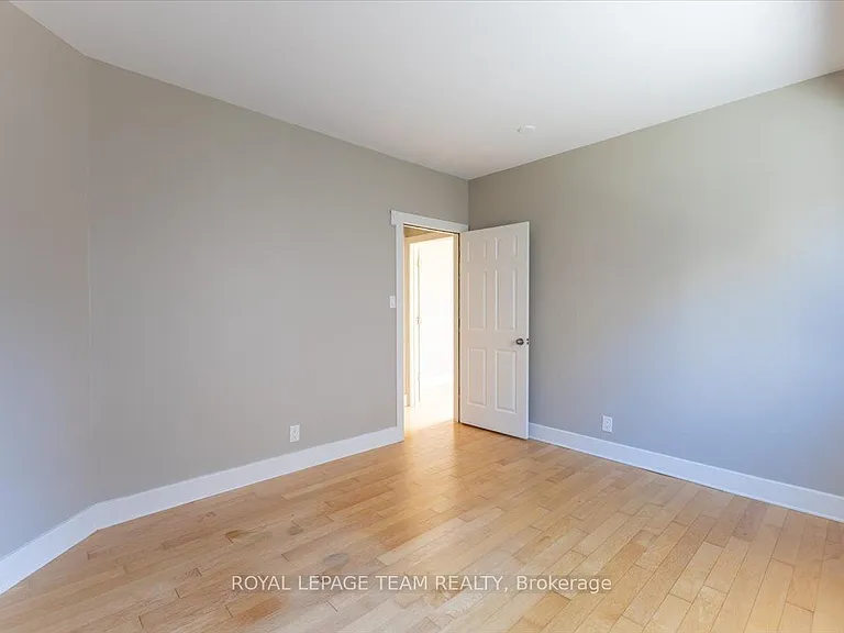 9 Balsam St W — Photo 15