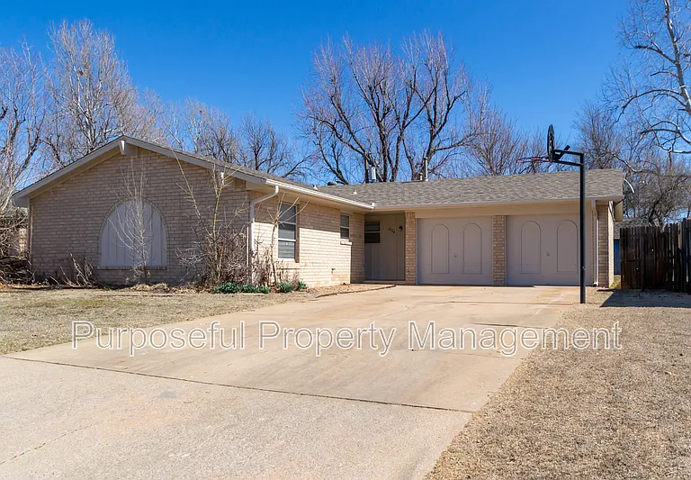 2624 N Markwell Ave — Photo 1