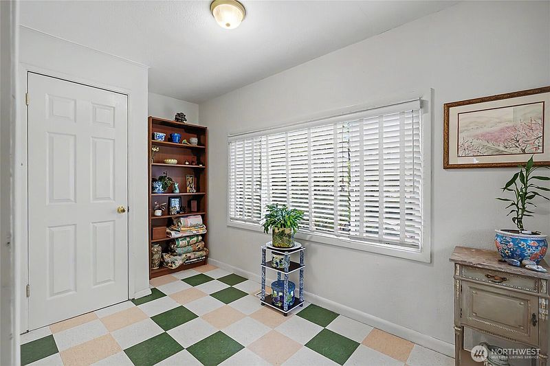 5th image of 612 N Oakes Street