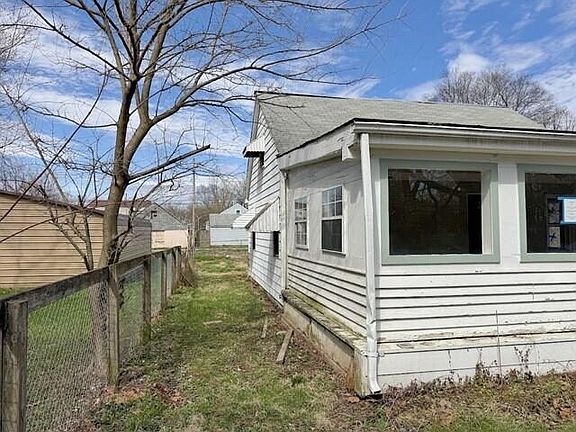 2nd image of 256 Loxley Dr