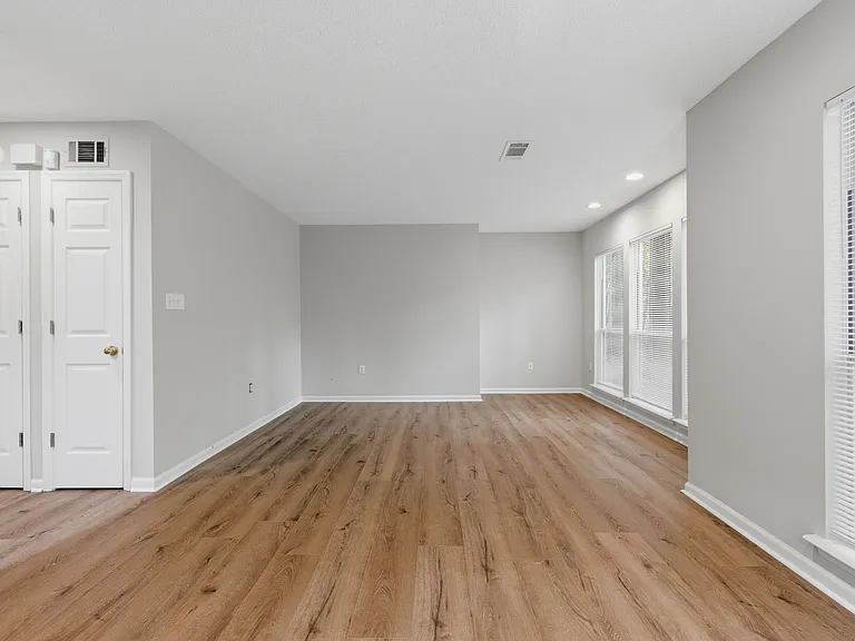 379 Butternut Dr — Photo 13