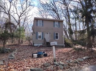10 Anglewood Ave, Johnston, RI 02919