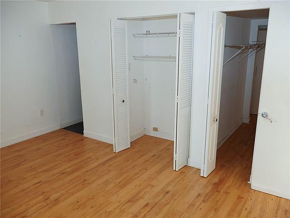 4th image of 3944 NE 167th St APT 208