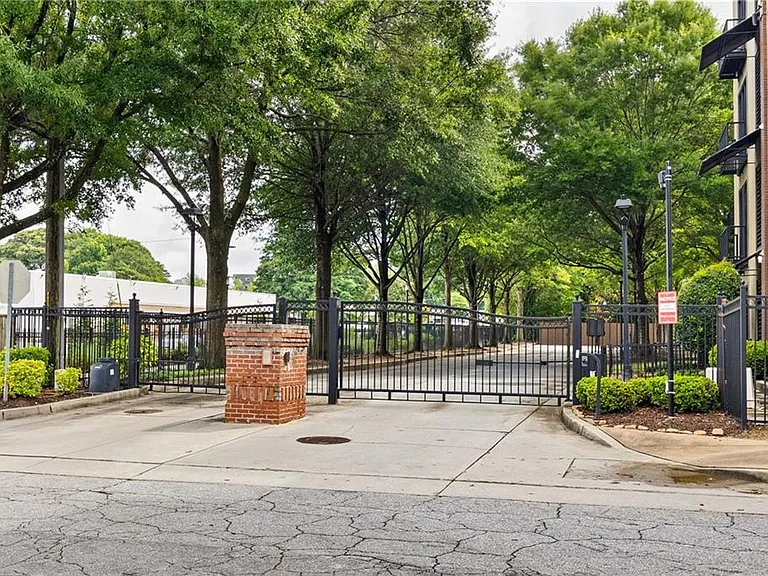 5300 Peachtree Rd #501 — Photo 35