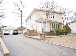 181 Schley Ave #2, Albertson, NY 11507