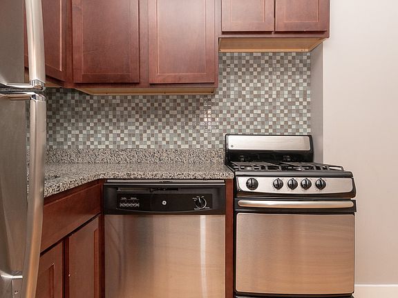 4th image of 1347 N Dearborn St APT 208