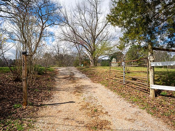 2nd image of 1321 Sand Mountain Rd