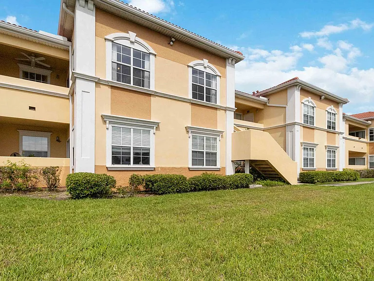 1030 Villagio Cir #207 — Photo 3