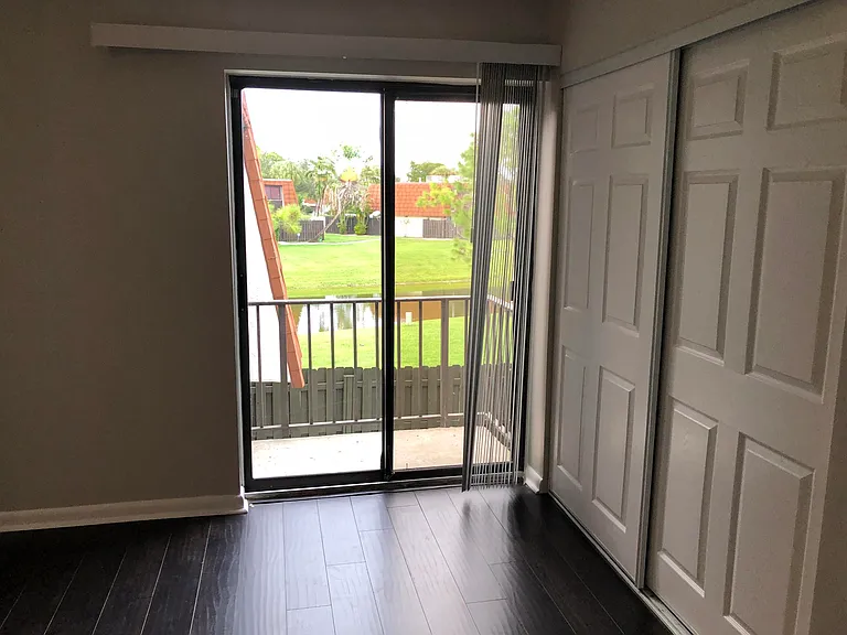 2241 White Pine Cir #B — Photo 12
