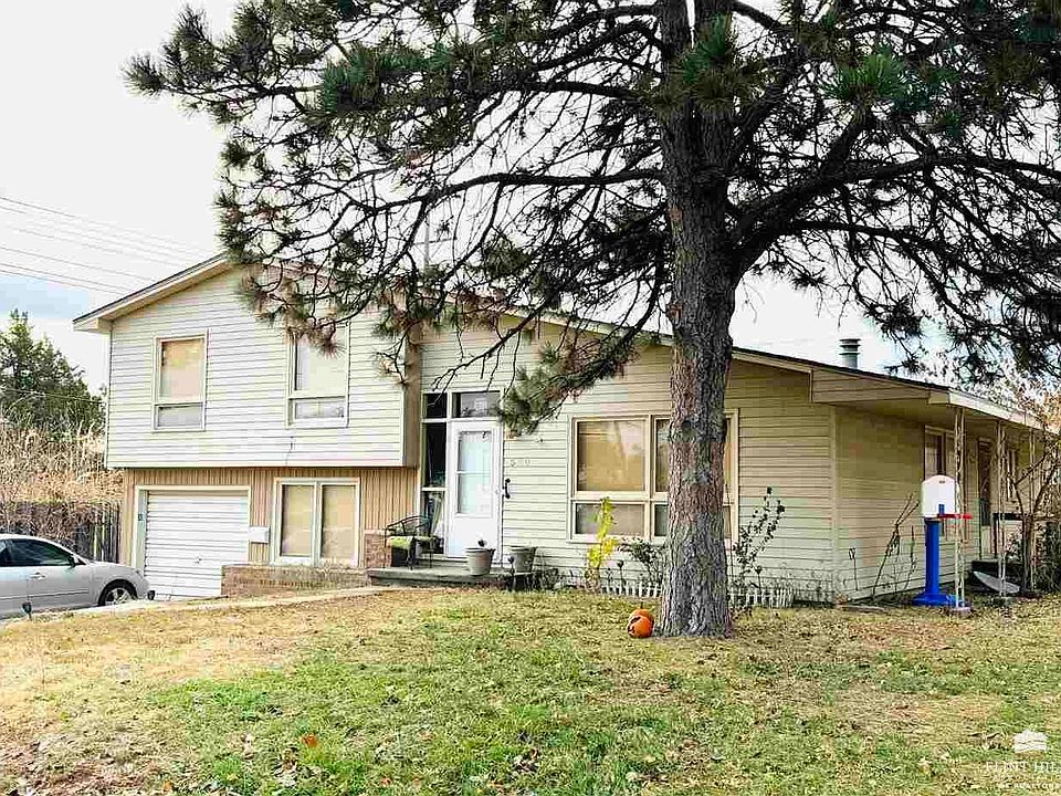 2nd image of 520 Hillside St