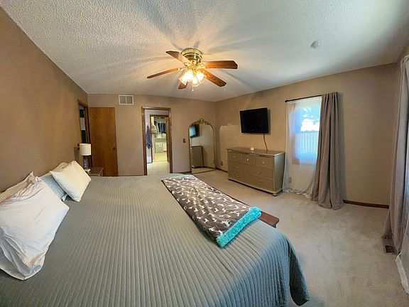 5th image of 2716 Henderson Dr