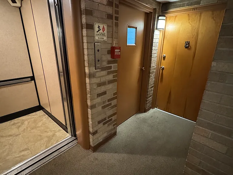 115 S Rocky River Dr #201 — Photo 3