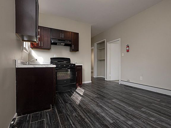 3rd image of 38 Fabyan Pl #2A
